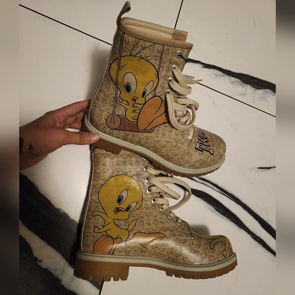 Boots - Picture 3 of 6